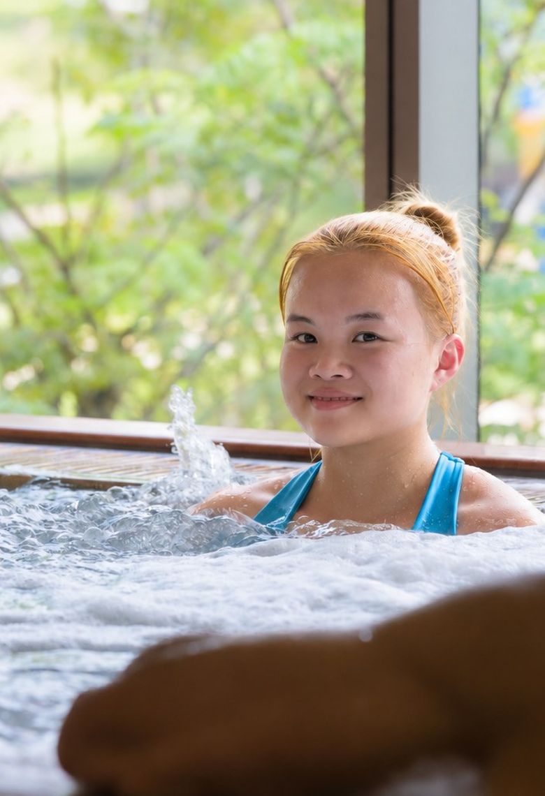 Members enjoying the hydrotherapy bath together